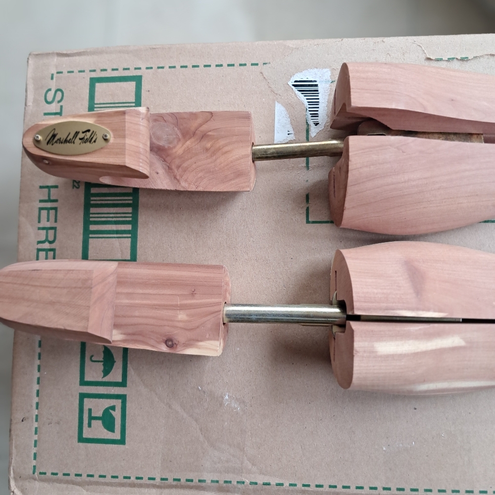 Wood shoe trees